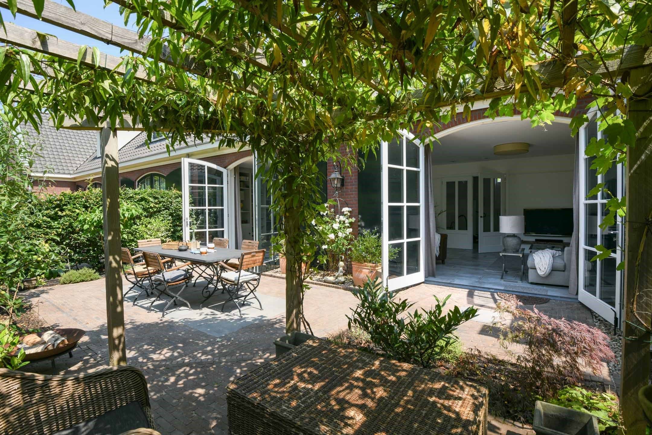 Woning aan de Nieuw-Loosdrechtsedijk te Loosdrecht | 3500.00EUR PM