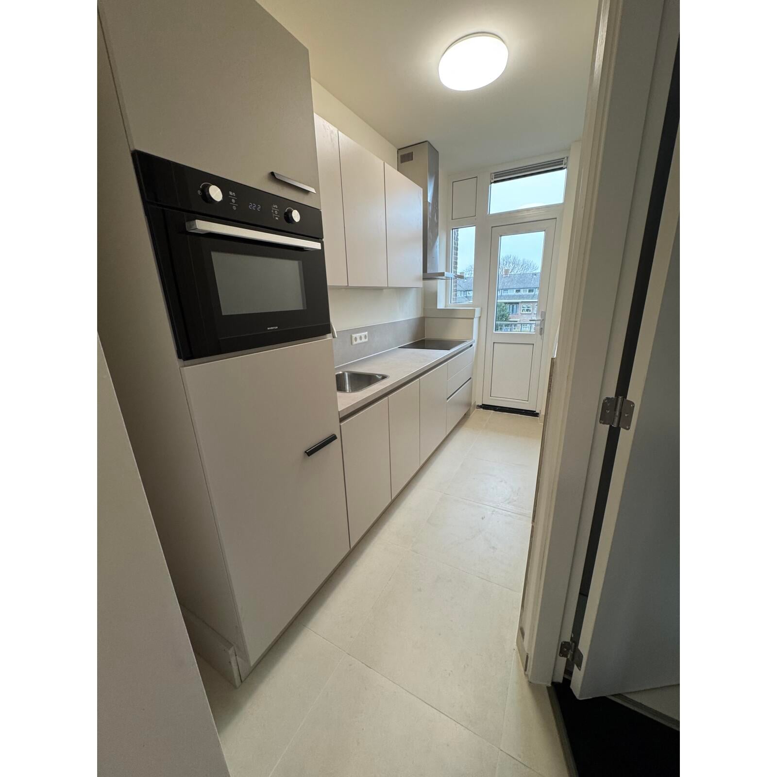 Woning aan de Dorpsweg te Rotterdam | 750.00EUR PM