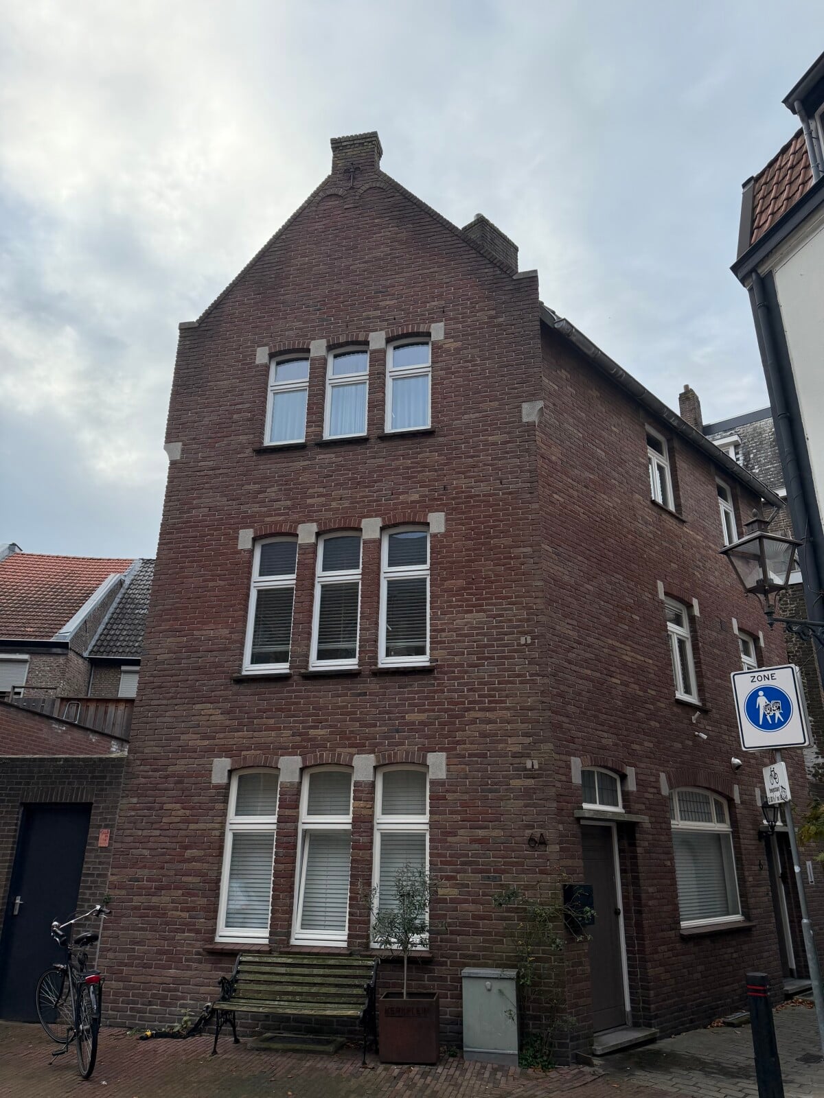 Woning aan de Kerkplein te Sittard | 1400.00EUR PM