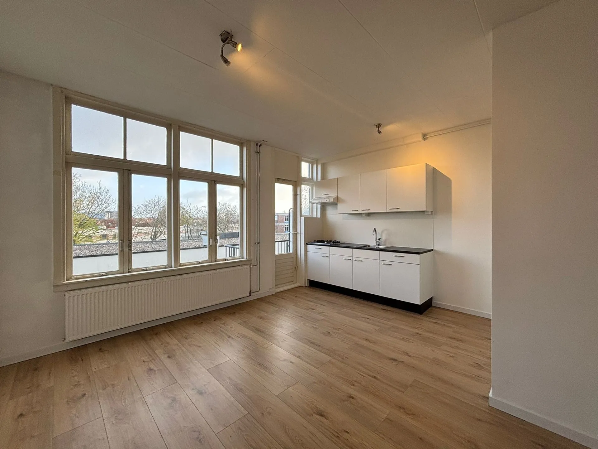 Woning aan de Strevelsweg te Rotterdam | 1250.00EUR PM