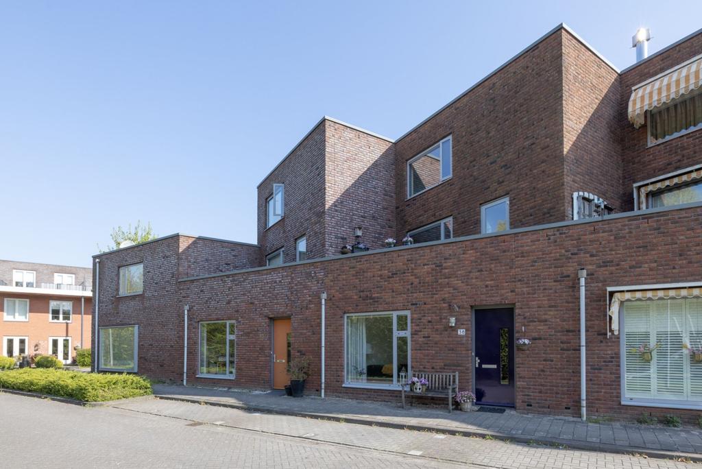 Vooronder – huis – Almere | 2300.00 EUR