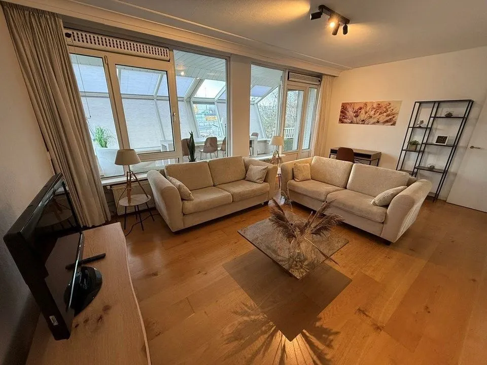 Woning aan de Mr. F.A. van Hallweg te Amstelveen | 2500.00 EUR