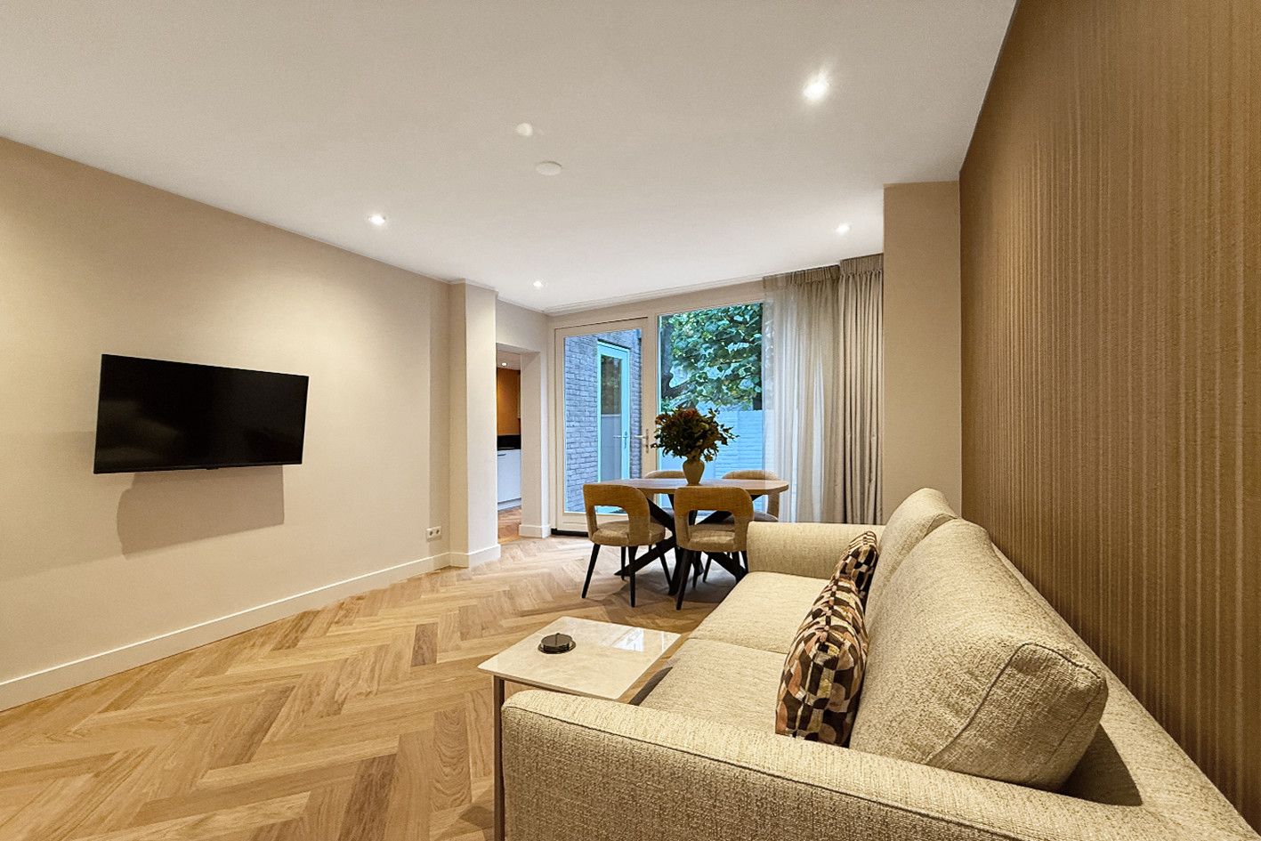 Woning aan de Nassauplein te Den Haag | 2950.00 EUR