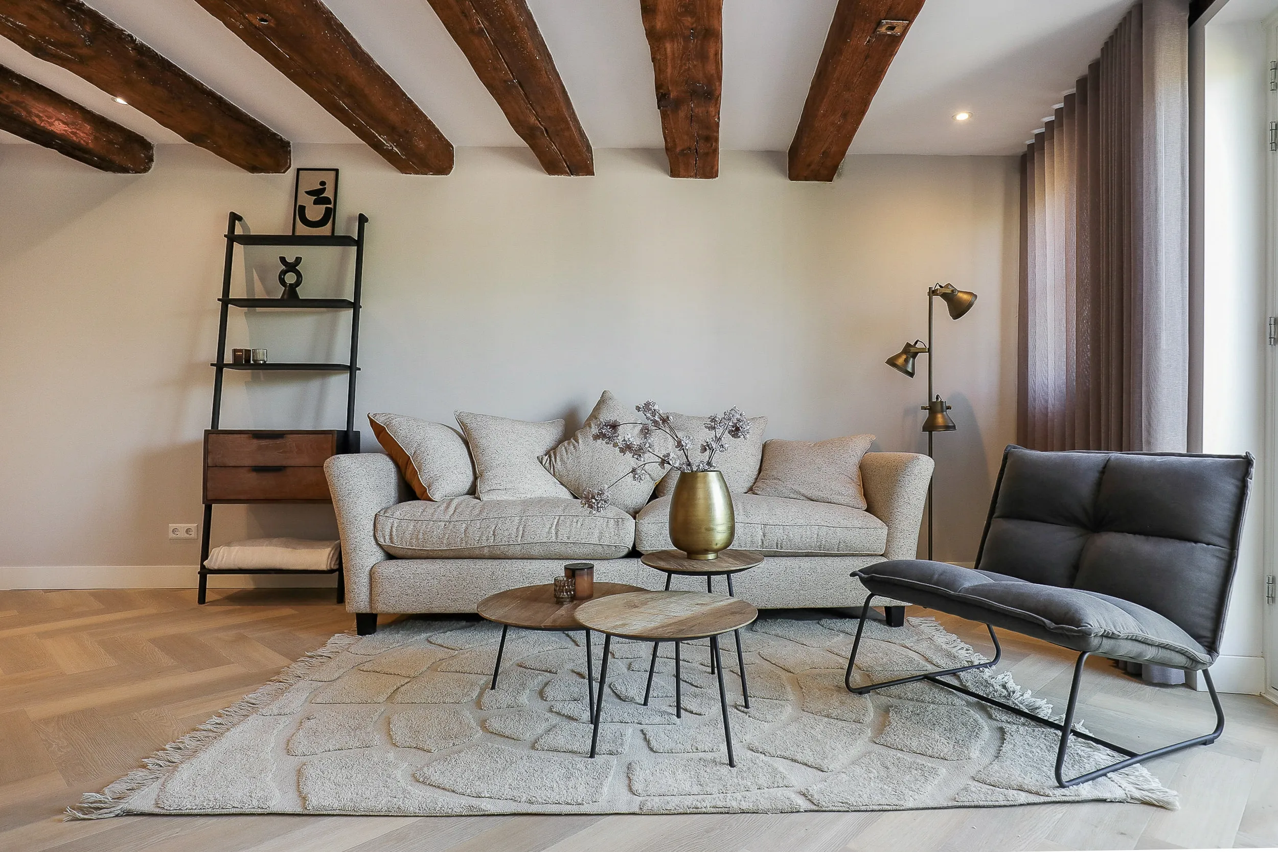 Woning aan de Nieuwezijds Voorburgwal te Amsterdam | 2750.00 EUR