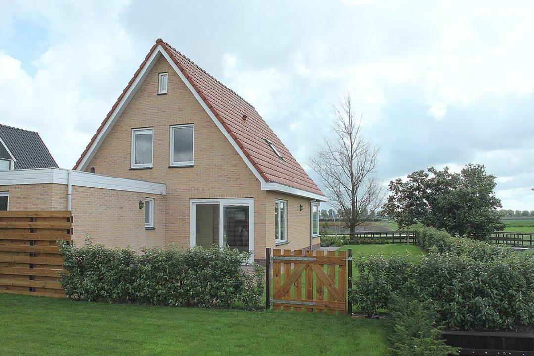 Corona – huis – Tuitjenhorn | 1995.00 EUR