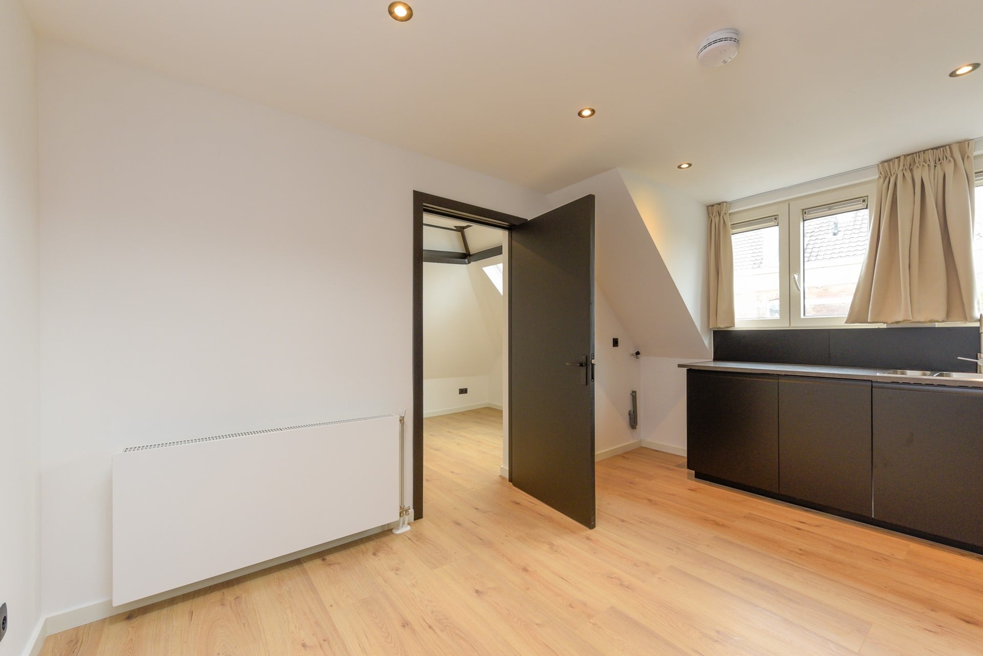 Woning aan de 1e Middellandstraat te Rotterdam | 1086.00 EUR