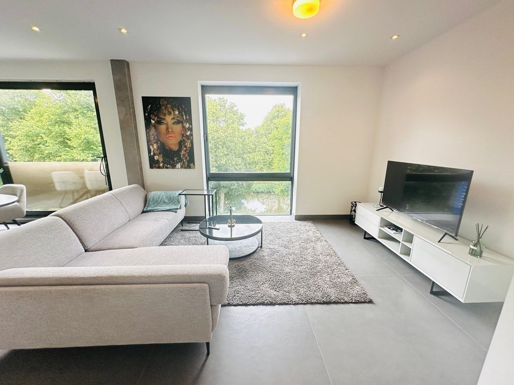 Woning aan de Hoofdweg te Hoofddorp | 2350.00 EUR