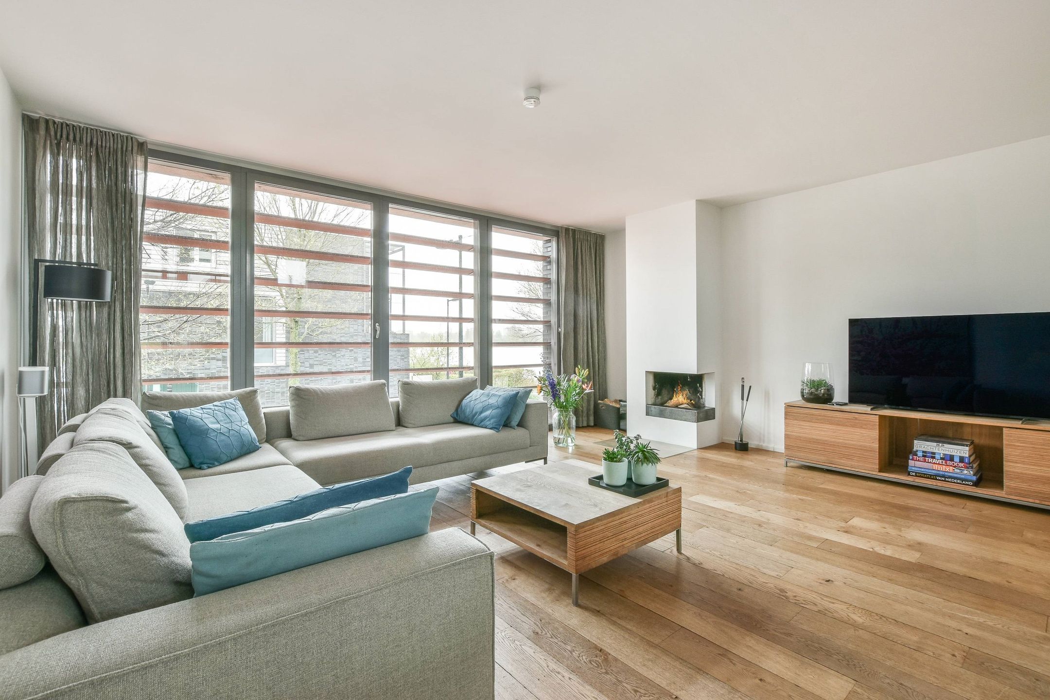 Woning aan de Jan Olphert Vaillantlaan te Amsterdam | 4950.00 EUR