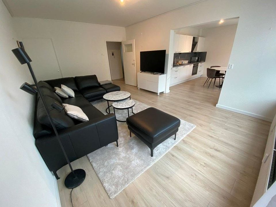 Woning aan de Mr. F.A. van Hallweg te Amstelveen | 2750.00 EUR