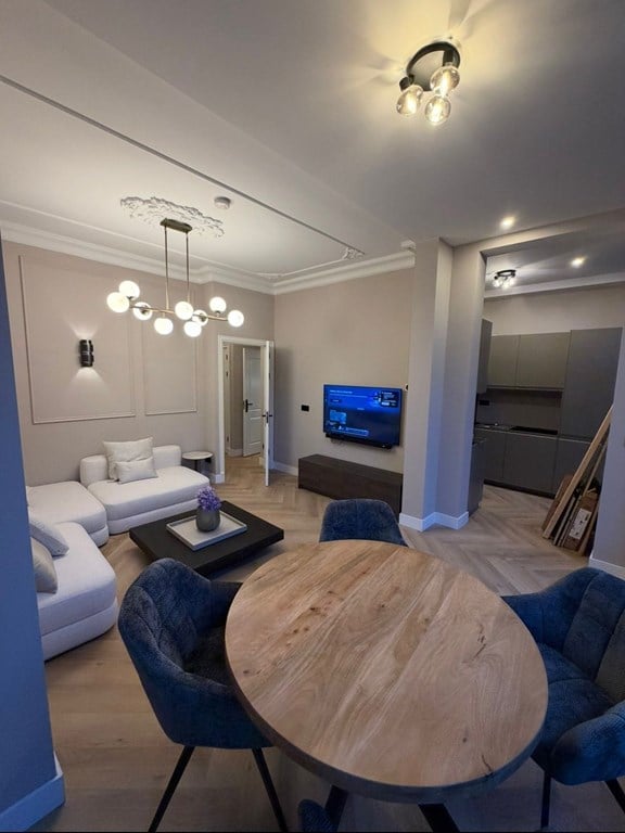 Woning aan de Regentesselaan te Den Haag | 2495.00 EUR