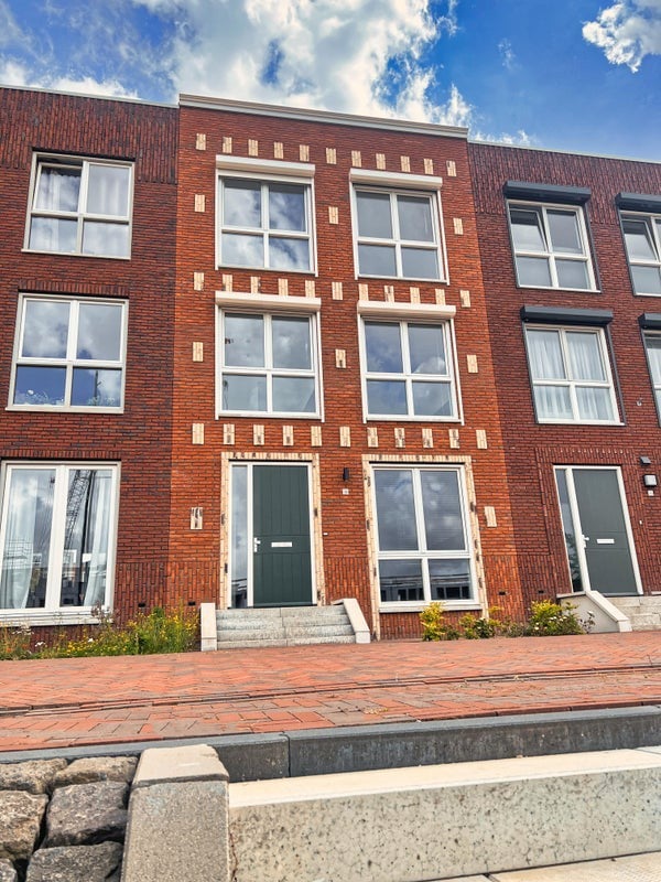 Woning aan de Sluiskade te Spijkenisse | 2895.00 EUR