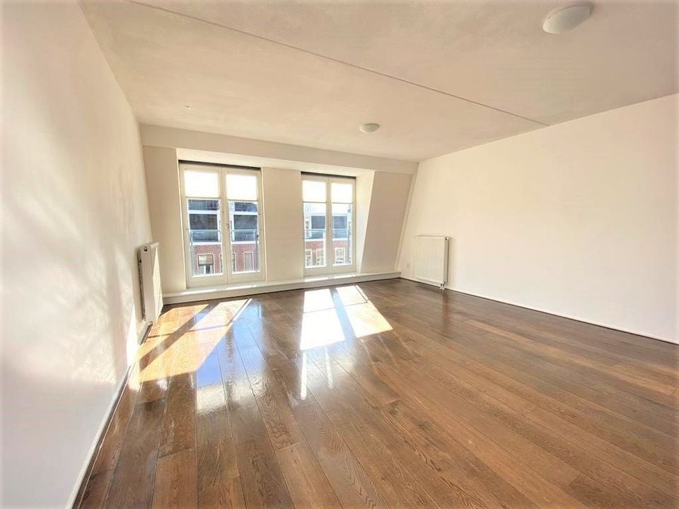 Woning aan de Van Beuningenstraat te Amsterdam | 2750.00 EUR