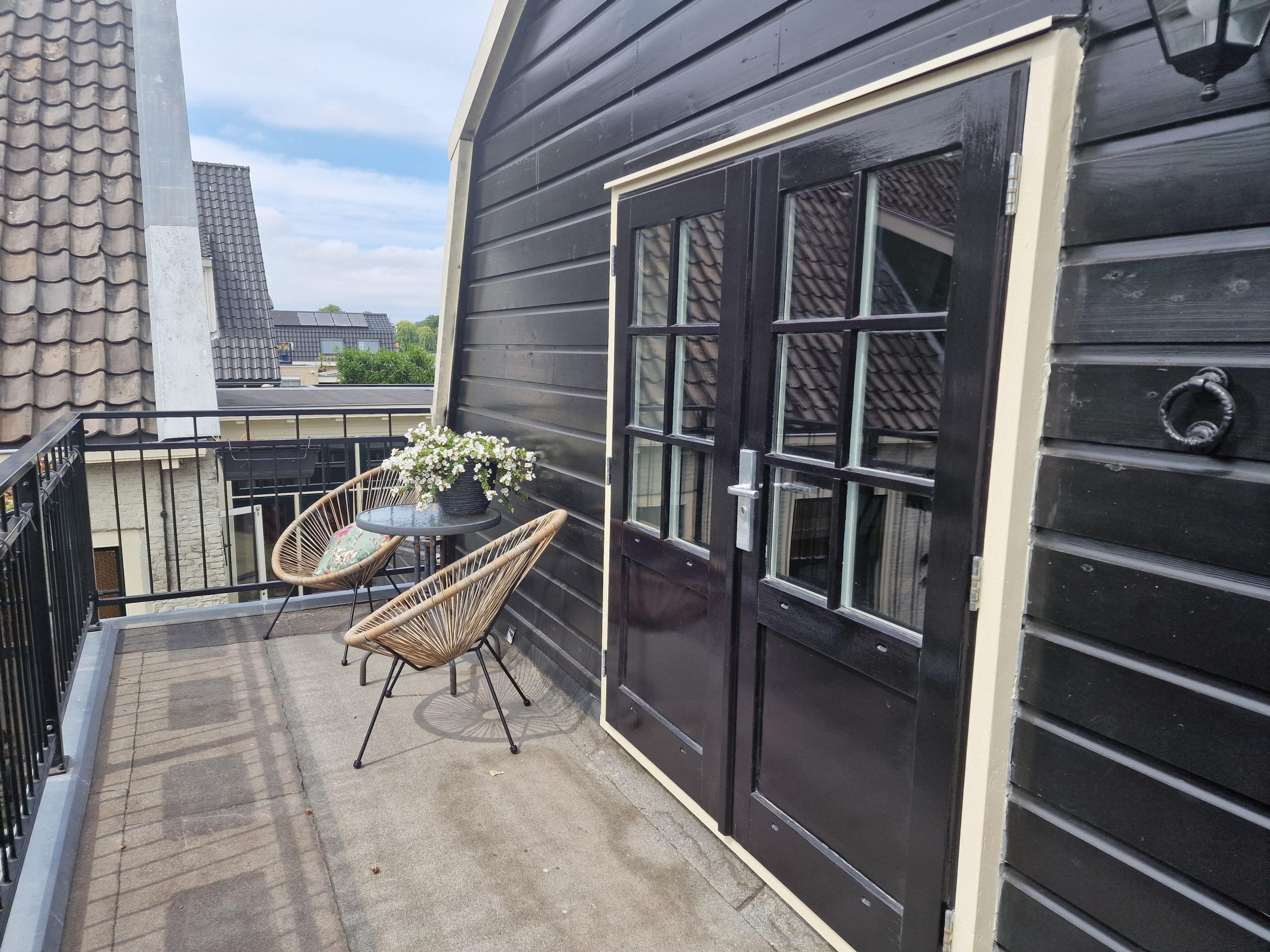 Woning aan de Hoge Rijndijk te Zoeterwoude | 2100.00 EUR