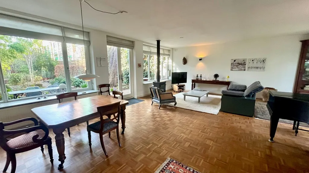 Woning aan de Lange Beestenmarkt te Den Haag | 3750.00 EUR