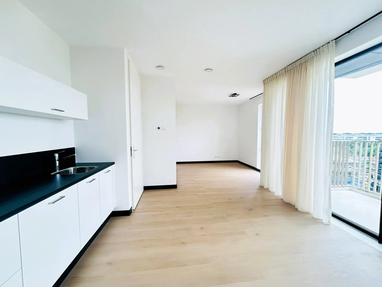 Woning aan de Mies van der Rohestraat te Hoofddorp | 2150.00 EUR