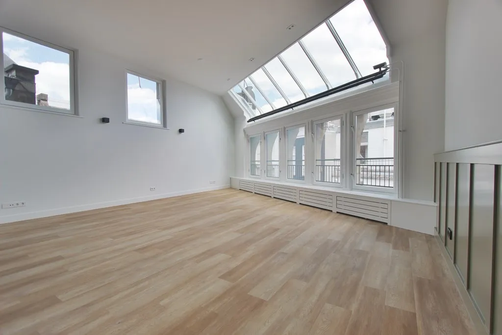Woning aan de Nieuwezijds Voorburgwal te Amsterdam | 3500.00 EUR