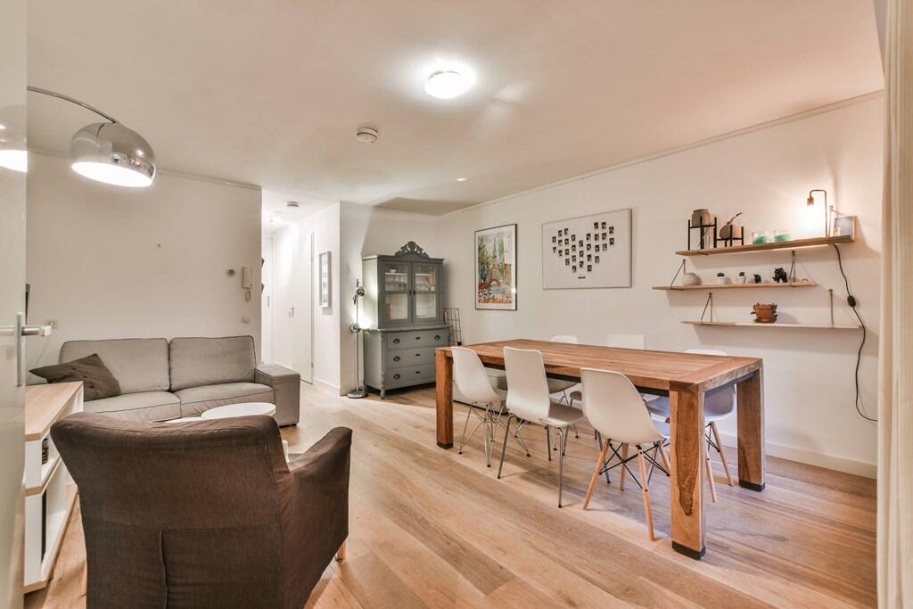 Woning aan de Pijnackerstraat te Amsterdam