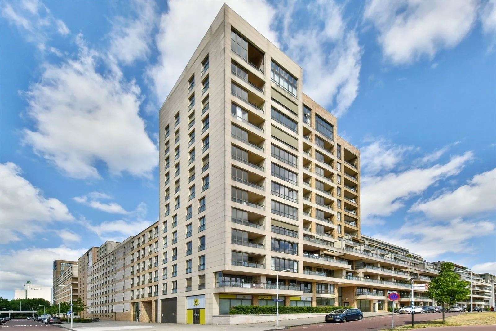 Woning aan de Saskia van Uijlenburgkade te Amsterdam | 2800.00 EUR