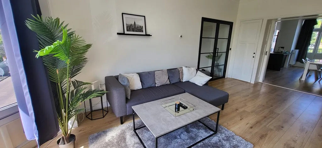 Woning aan de Valkenboskade te Den Haag | 2895.00 EUR